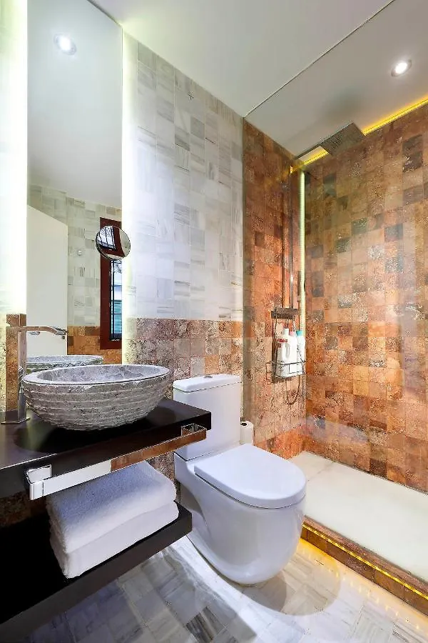 Art Chapiz Apartments Granada Spain